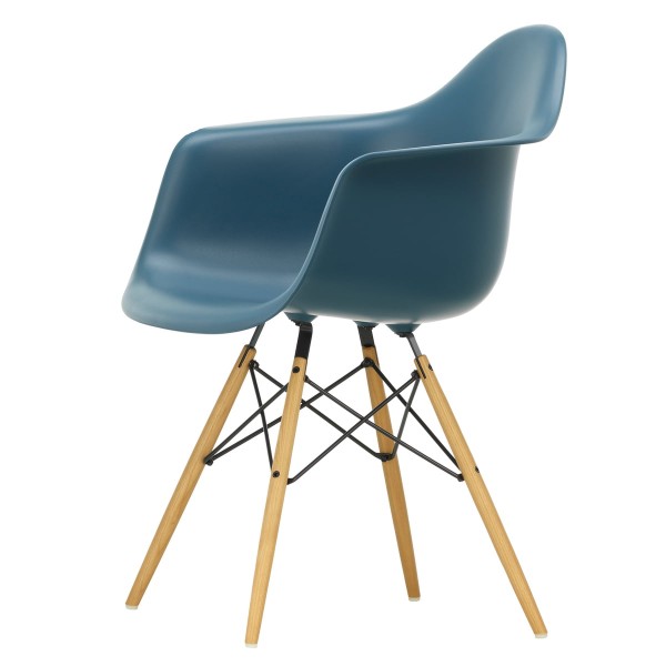 비트라 Eames Plastic Armchair DAW